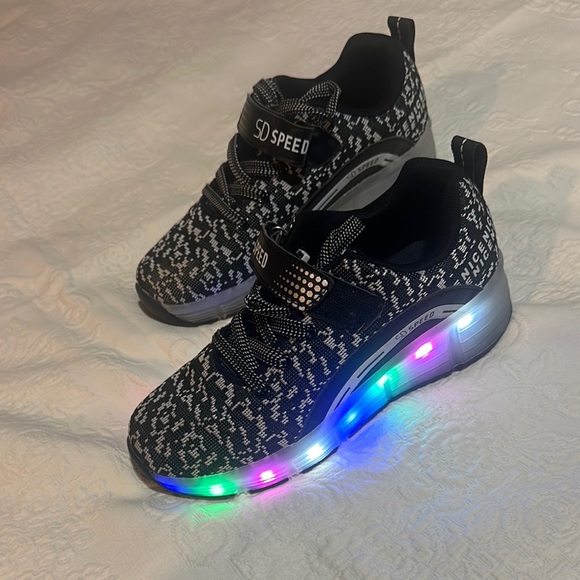 SD Speed Shoes - Black and Blue Light-Up Sneakers with Sporty Design